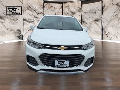 Used 2017 Chevrolet Trax LT w/ Driver Confidence Package AWD/4WD image 2