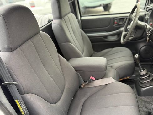 Used 2003 GMC Sonoma SL w/ Convenience Package image 80