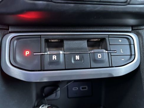 Used 2023 GMC Acadia SLE w/ Driver Convenience Package image 24