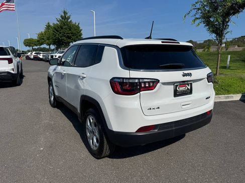 Used 2025 Jeep Compass Latitude AWD/4WD image 6