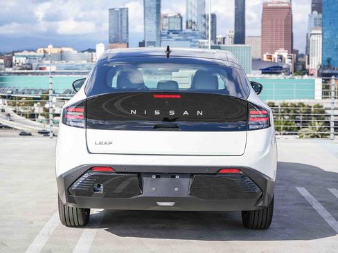New 2026 Nissan Leaf SV+ w/ Floor Mat Package (SV+) FWD image 7