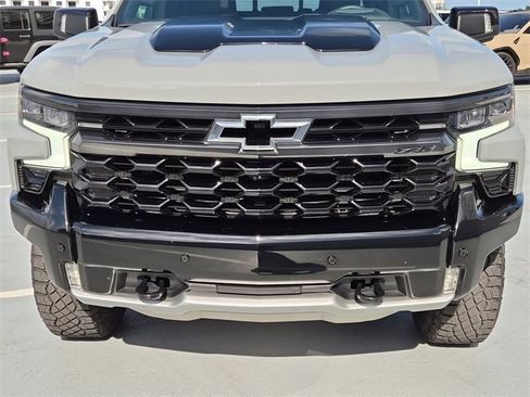 Used 2025 Chevrolet Silverado 1500 ZR2 w/ Technology Package image 6