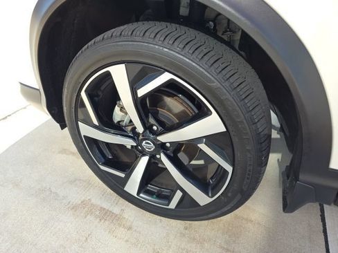 Used 2022 Nissan Rogue Sport SL FWD image 11