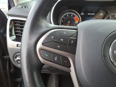 Used 2020 Jeep Cherokee Limited w/ Luxury Group image 18