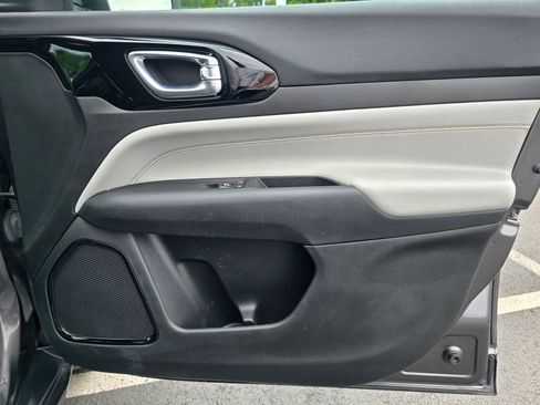 Used 2024 Jeep Compass Limited image 44