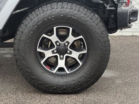 Used 2017 Jeep Wrangler Unlimited Rubicon image 3