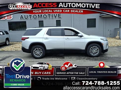 Used 2022 Chevrolet Traverse LT w/ LPO, Cargo Package FWD image 1