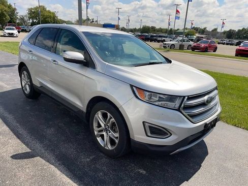 Used 2018 Ford Edge Titanium w/ Technology Package FWD image 4