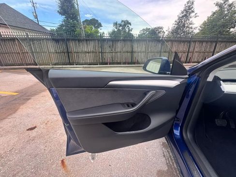 Used 2023 Tesla Model Y 2WD image 6