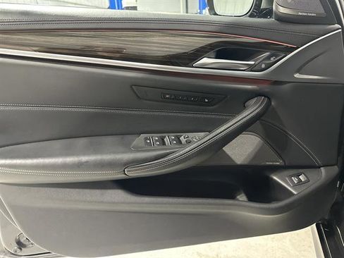 Used 2020 BMW M550i xDrive image 38