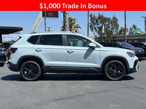 New 2026 Volkswagen Taos SE FWD image 2
