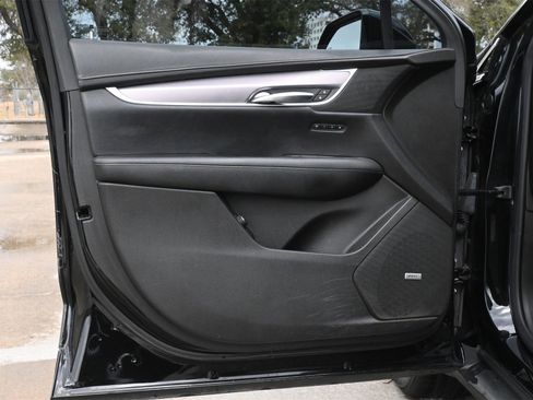 Used 2018 Cadillac XT5 Luxury w/ Driver Awareness Package image 19