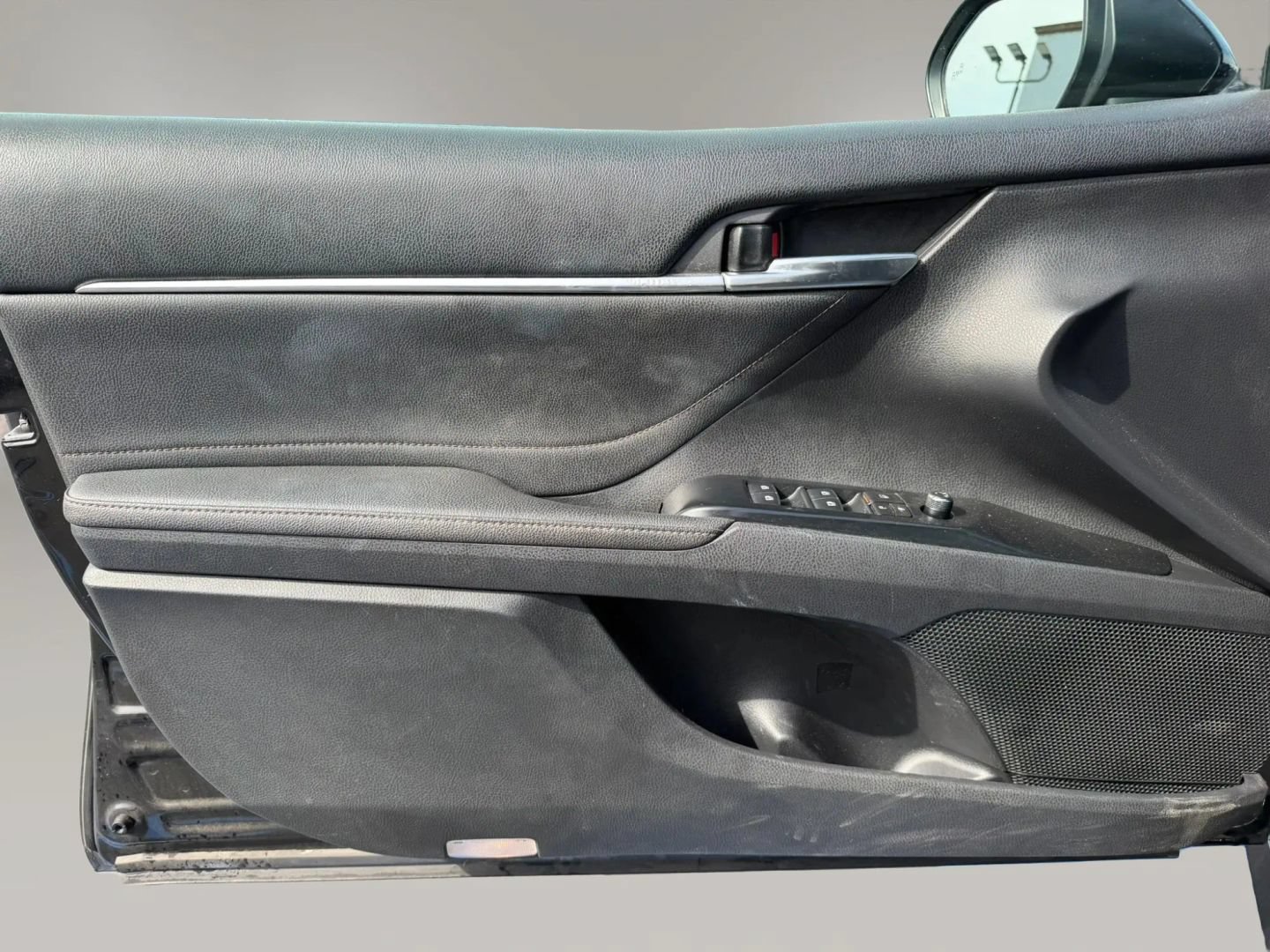 Used 2018 Toyota Camry XLE FWD image 9