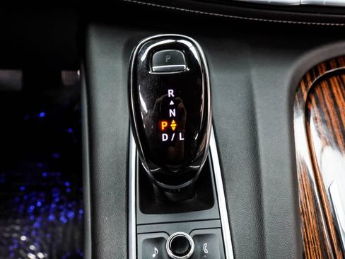 Used 2021 Cadillac Escalade Luxury RWD image 28