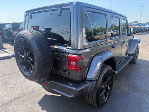 Used 2025 Jeep Wrangler Unlimited Sahara AWD/4WD image 3