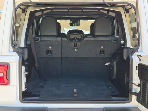 Used 2024 Jeep Wrangler Unlimited Rubicon w/ Technology Group AWD/4WD image 6