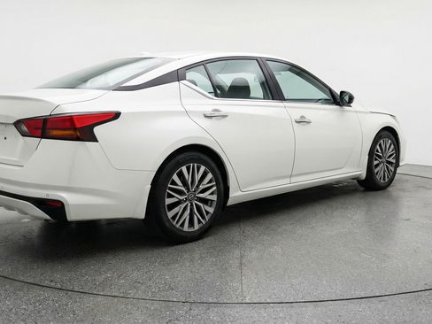 Used 2025 Nissan Altima 2.5 SV image 9