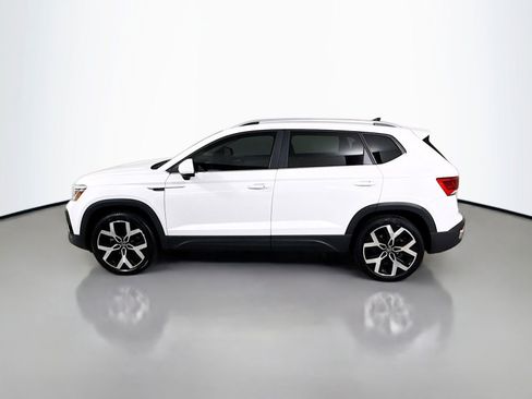 Used 2022 Volkswagen Taos SEL w/ Panoramic Sunroof Package image 2