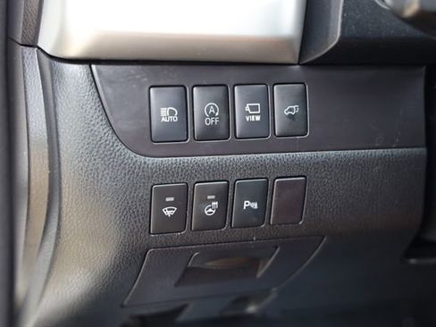 Used 2018 Toyota Highlander Limited Platinum FWD image 27
