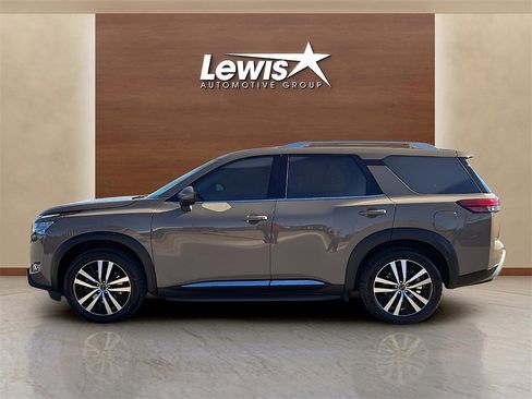 Used 2023 Nissan Pathfinder Platinum w/ Cargo Package image 2