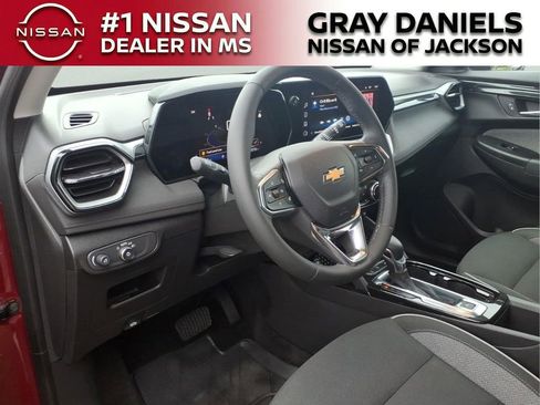 Used 2024 Chevrolet TrailBlazer LT w/ LT Cold Weather Package FWD image 10