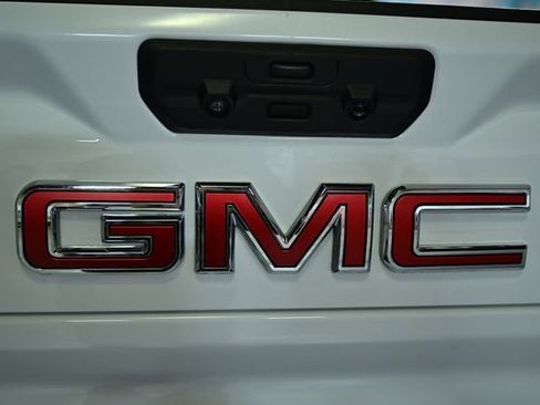 Used 2022 GMC Sierra 2500 SLT w/ SLT Convenience Package image 9