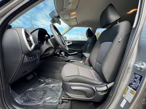 Used 2025 Kia Soul LX w/ LX Technology Package image 23