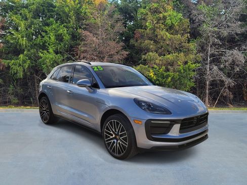 Used 2025 Porsche Macan AWD/4WD image 16