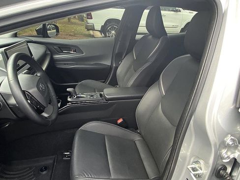 Used 2024 Toyota Prius XLE FWD image 11
