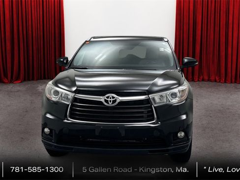 Used 2016 Toyota Highlander XLE image 2