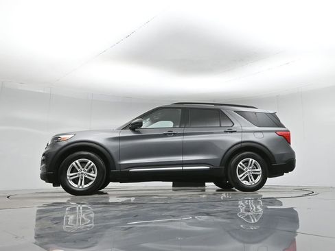 Certified 2021 Ford Explorer XLT image 53