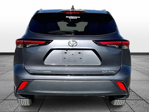 Used 2024 Toyota Highlander XLE image 4