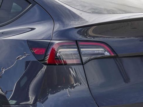 Used 2022 Tesla Model Y Performance image 7