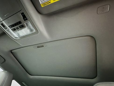 Used 2019 Toyota Highlander Limited image 27