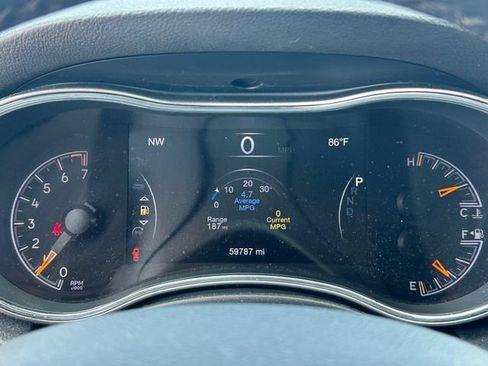 Used 2021 Jeep Grand Cherokee Laredo AWD/4WD image 22