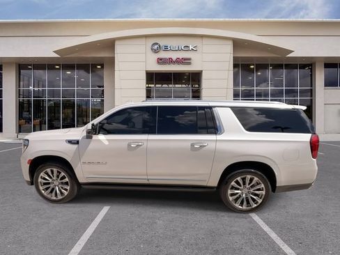 Certified 2022 GMC Yukon XL Denali w/ Denali Ultimate Package AWD/4WD image 8
