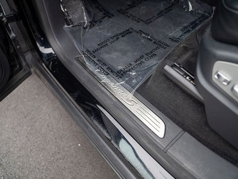 Used 2017 Porsche Cayenne S image 19