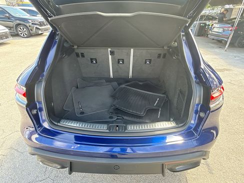 Used 2022 Porsche Macan w/ Premium Package Plus image 27