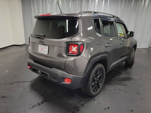Used 2016 Jeep Renegade Latitude image 9