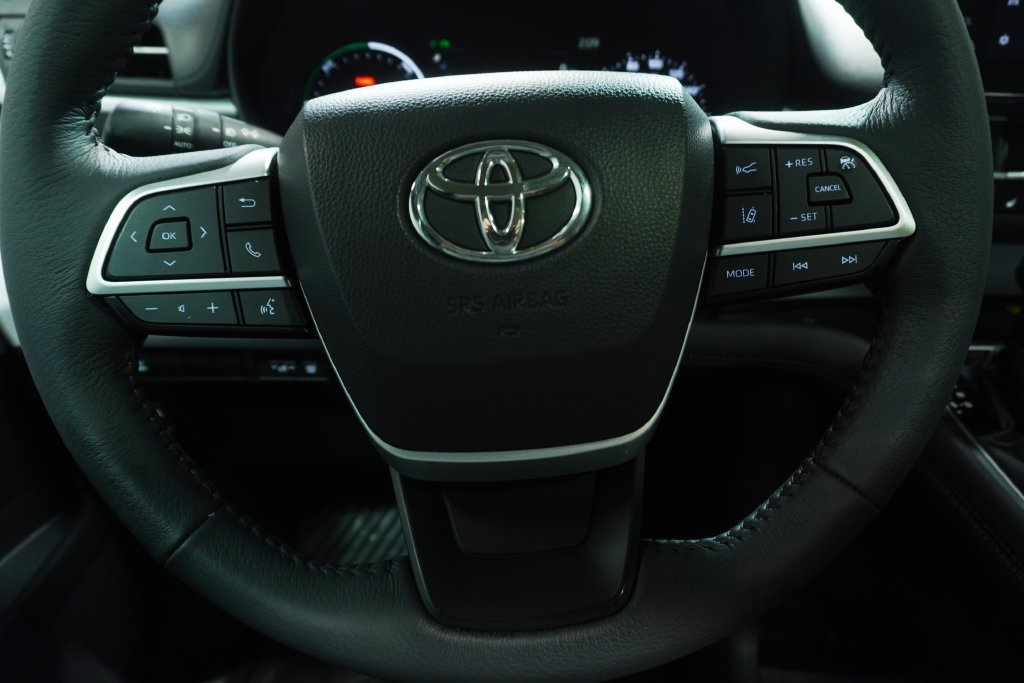 Used 2025 Toyota Sienna XLE w/ XLE Plus Package AWD/4WD image 19