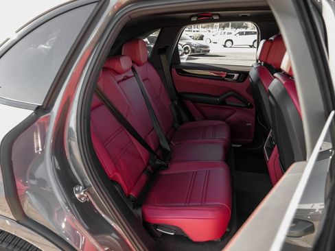 Used 2019 Porsche Cayenne image 47