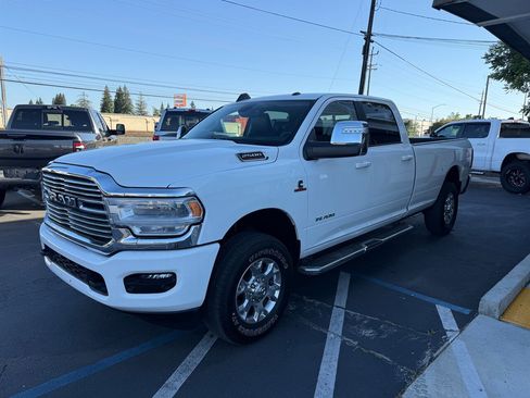 Used 2024 RAM 2500 Laramie AWD/4WD image 2
