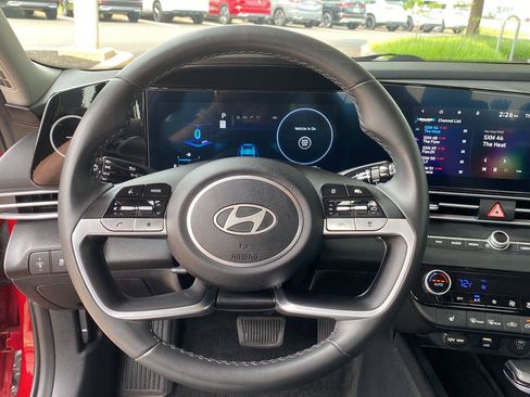 Used 2025 Hyundai Elantra SEL FWD image 33