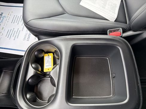 Used 2025 Chrysler Voyager LX image 26