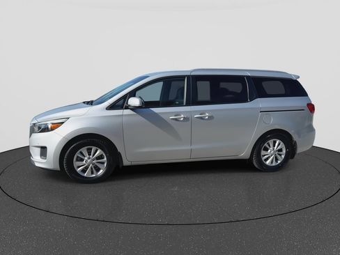 Used 2018 Kia Sedona LX w/ LX Essentials Premium Package image 6
