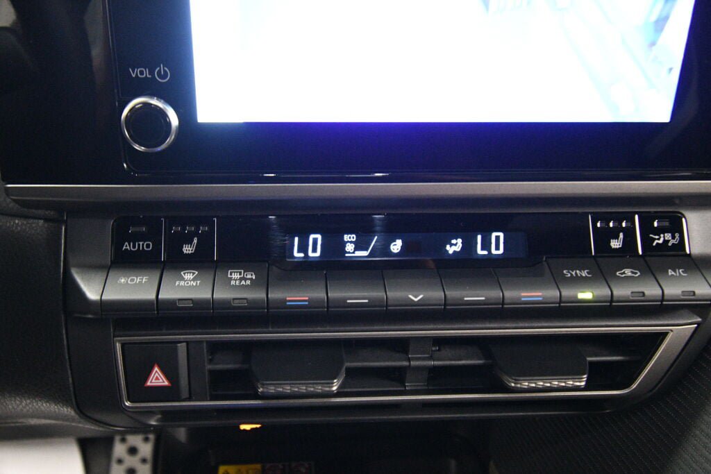 Used 2025 Toyota Camry SE w/ Convenience Package AWD/4WD image 16
