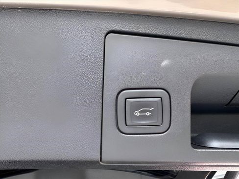 Used 2023 Cadillac XT4 Premium Luxury w/ Technology Package FWD image 13