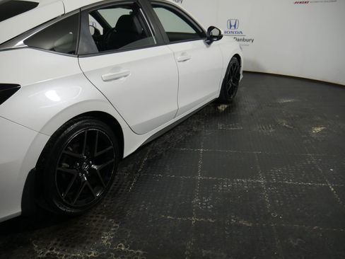 Used 2023 Honda Civic Sport Touring image 4