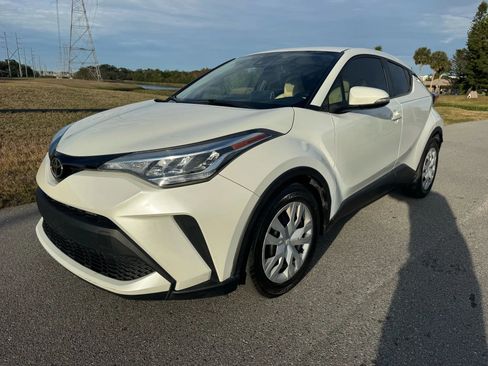 Used 2020 Toyota C-HR LE image 2