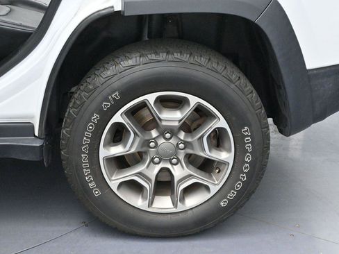 Used 2022 Jeep Cherokee Trailhawk w/ Premium Leather Package AWD/4WD image 36